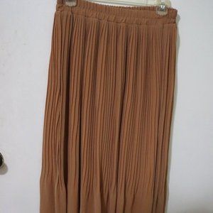 Nude Maxi Skirt (Brand NEW) - size: Large-X-Large (42 EUR)
